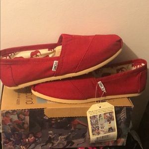 Toms classic red canvas